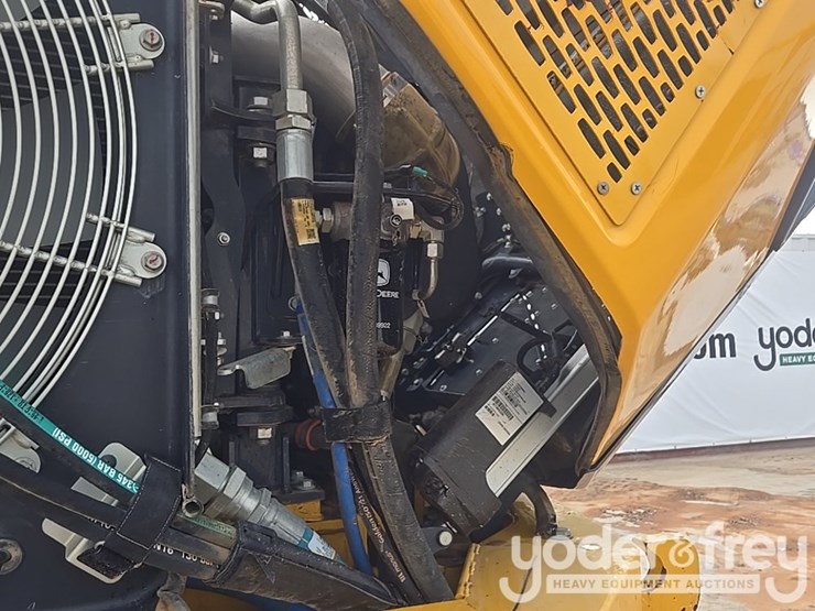 2023-deere-260e-image-40