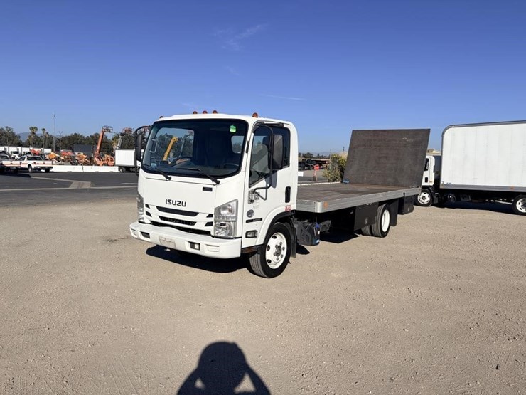 2017-isuzu-nrr-image-1