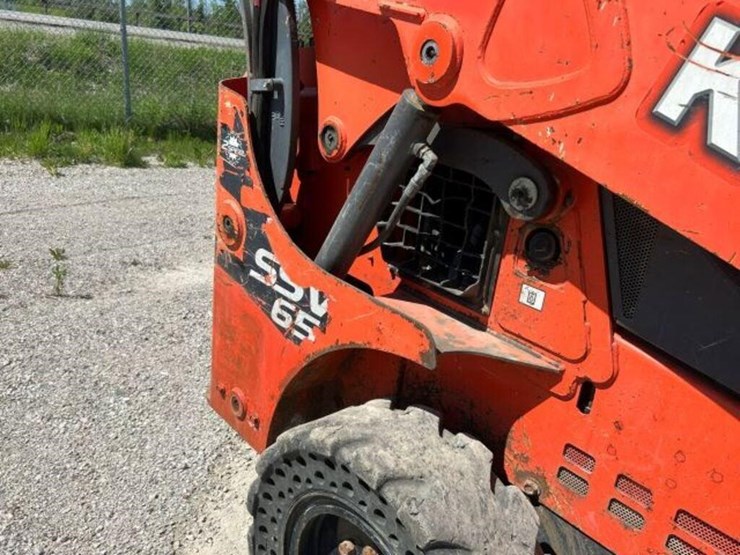2018-kubota-ssv65-image-37
