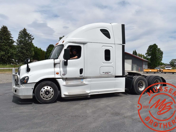 2017-freightliner-cascadia-125-image-3