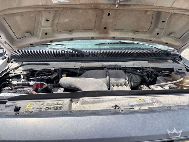 2013-ford-e-250-cargo-van-image-8