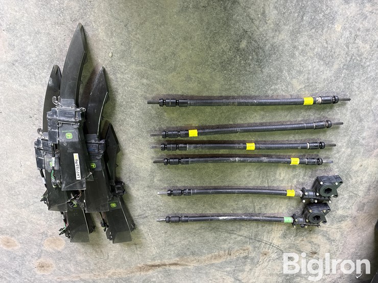 john-deere-planter-seed-tube/seed-sensors/drive-cable/gear-assembly-image-2
