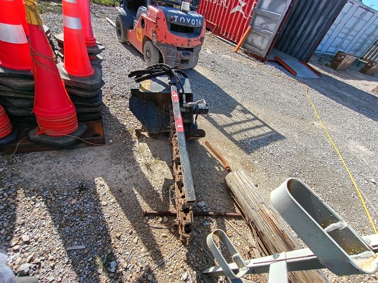 2017-ditch-witch-r300-image-65
