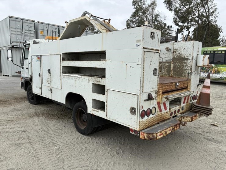 2002-hino-fb1817-image-4