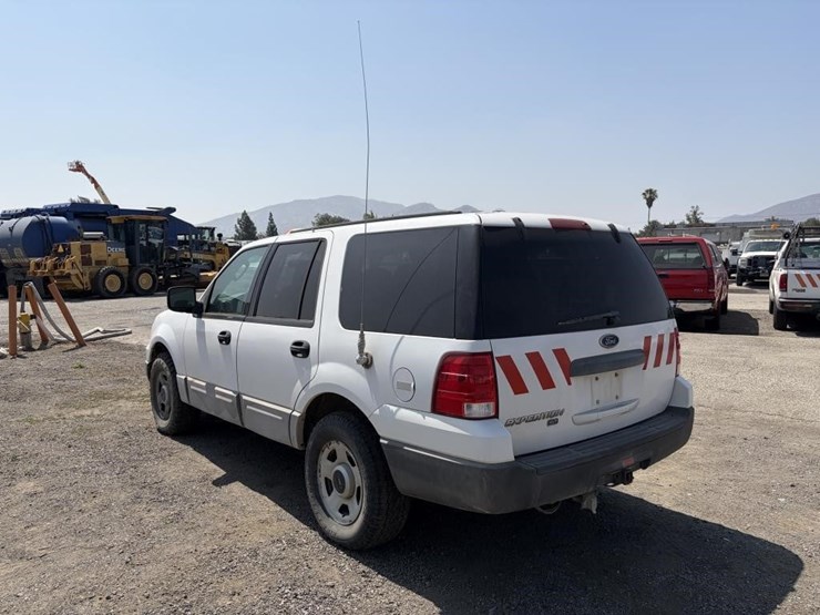 2004-ford-expedition-xlt-image-4