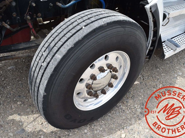 2016-kenworth-t880-image-28