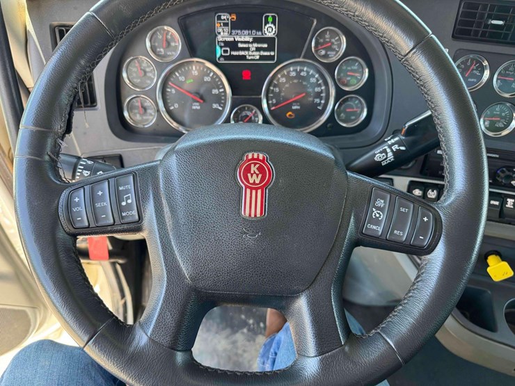 2021-kenworth-t880-image-28