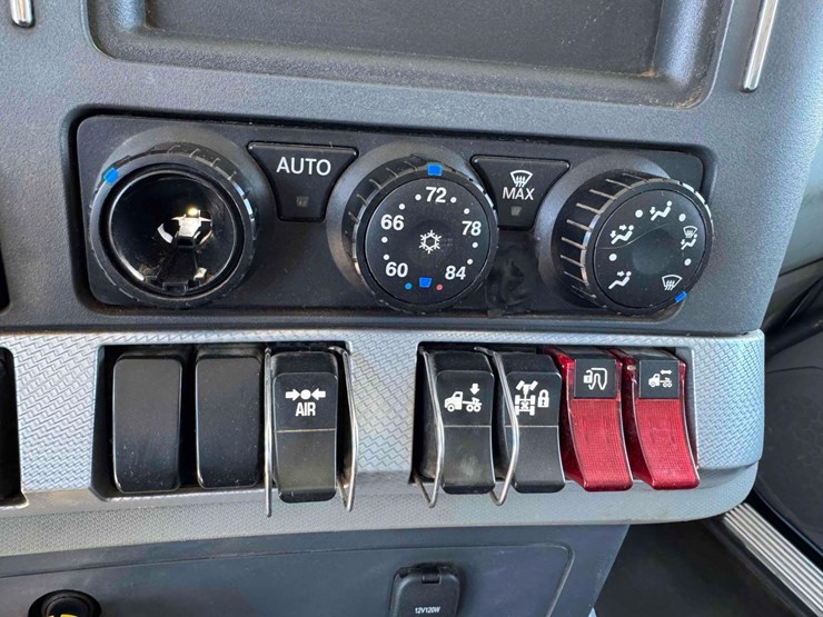 2021-kenworth-t880-image-31