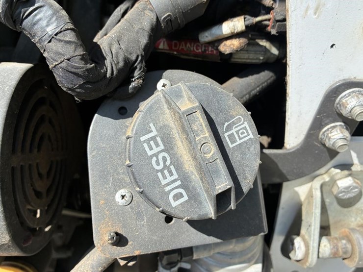 2019-bobcat-t595-image-24
