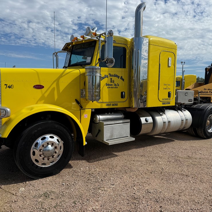 2012 PETERBILT 389
