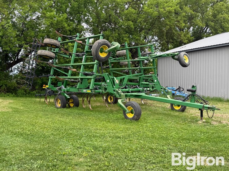 john-deere-2410-image-3