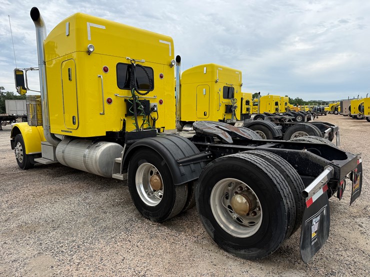 2015-peterbilt-389-image-7