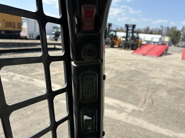 2019-bobcat-t595-image-18
