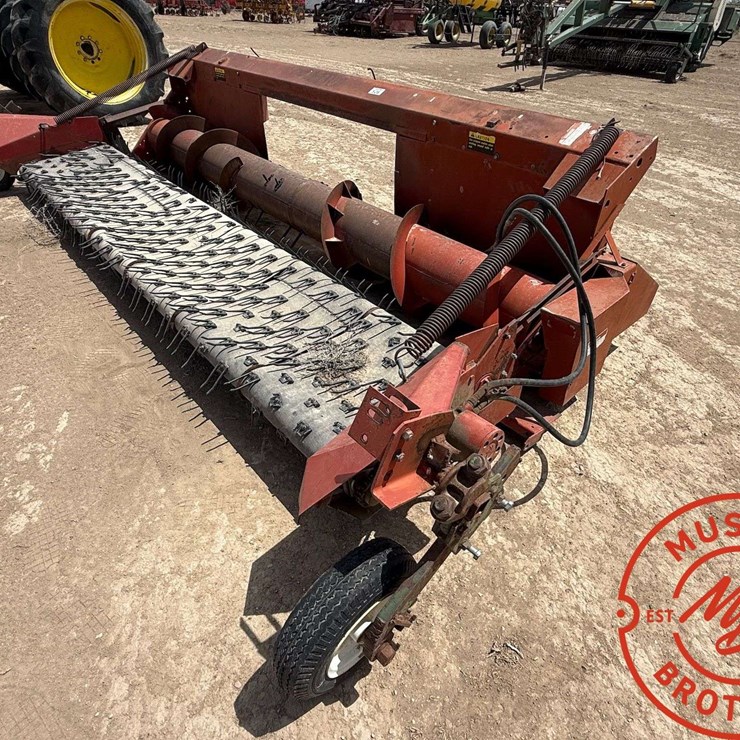 INTERNATIONAL 810