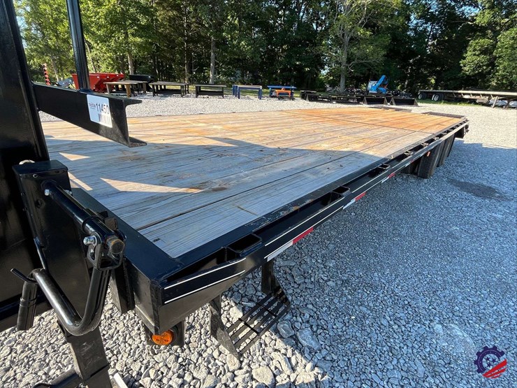2025-c-&-w-trailers-dual-t/a-flatbed-gooseneck-trailer-image-24