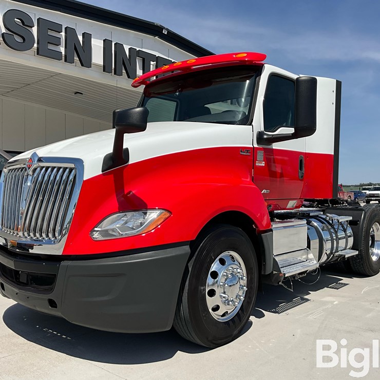 2019 INTERNATIONAL LT