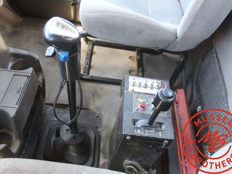 2006-sterling-l9500-image-54