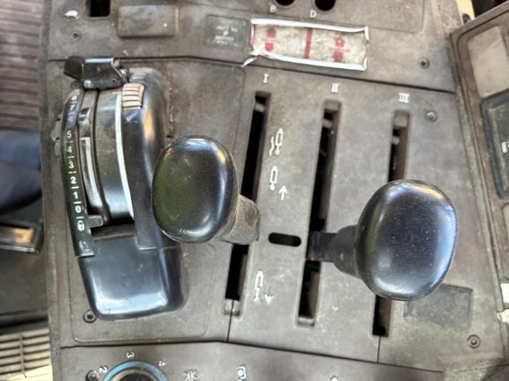 1999-john-deere-6410-image-26
