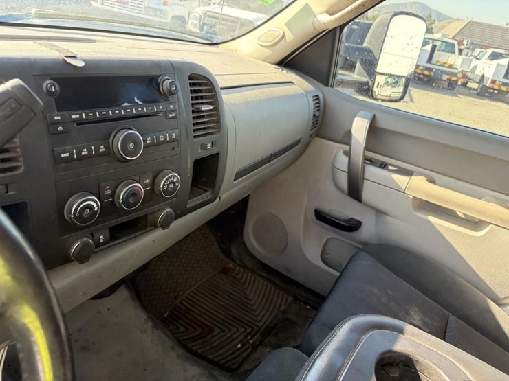 2012-gmc-2500hd-image-16