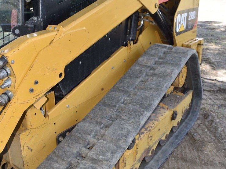2016-caterpillar-d2-image-57