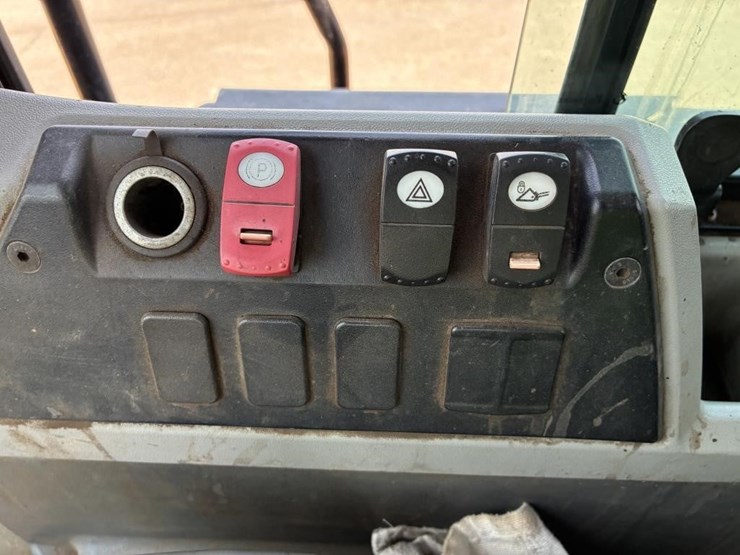 2014-caterpillar-950m-image-25