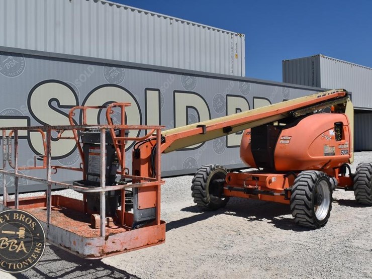 2014-jlg-600a-image-1