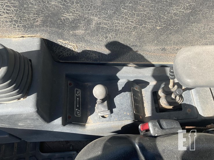 2014-caterpillar-tl943c-image-12