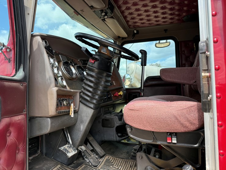 2003-kenworth-w900-image-11
