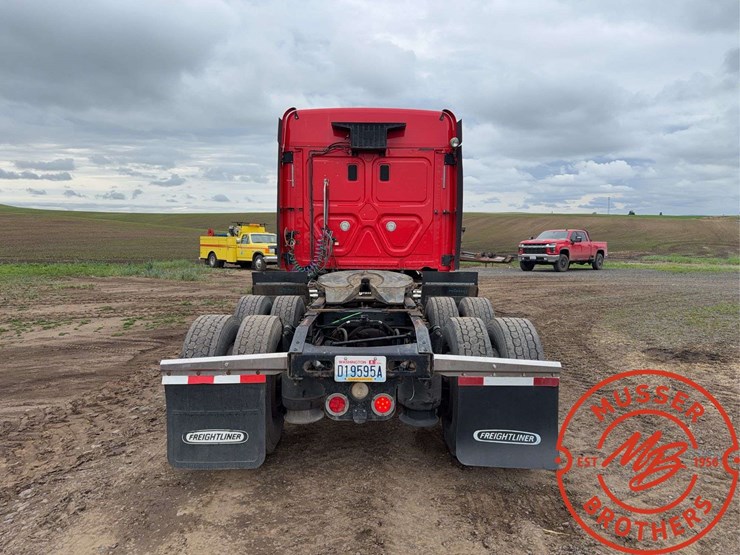 2013-freightliner-cascadia-125-image-4