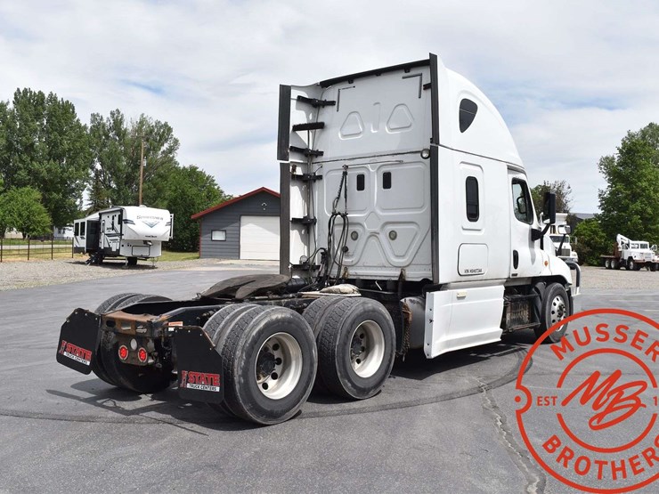 2017-freightliner-cascadia-125-image-9