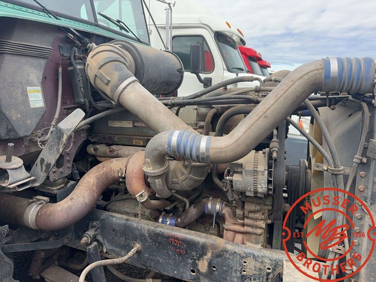 1997-freightliner-fld120-image-27