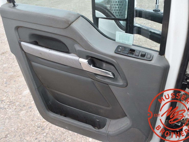 2016-kenworth-t880-image-69