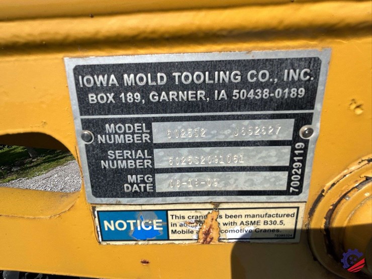 2010-freightliner-m2-106-image-55