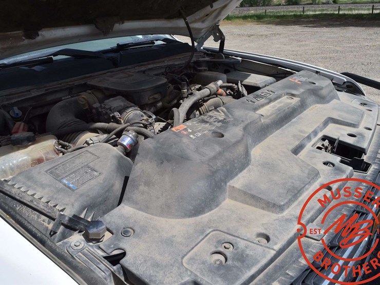 2013-chevrolet-3500-image-22