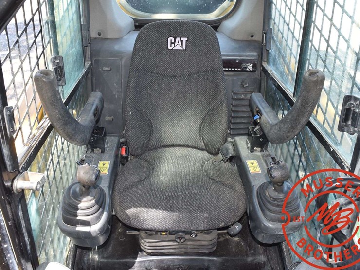 2016-caterpillar-d2-image-44