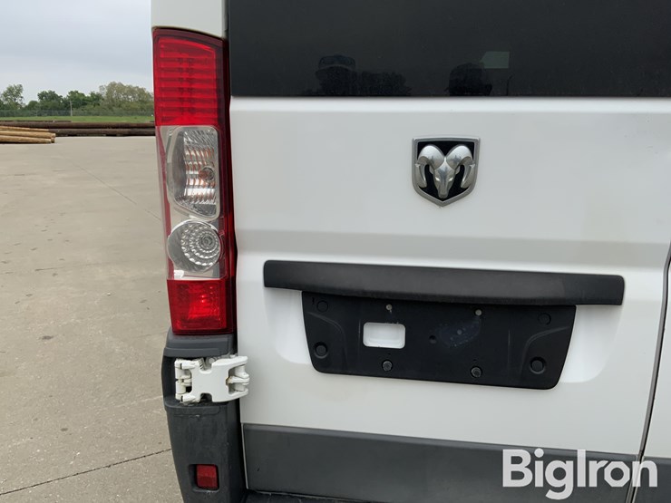 2017-dodge-2500-image-18