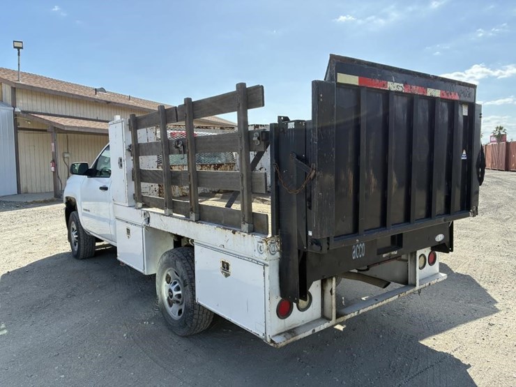 2015-chevrolet-2500hd-image-4
