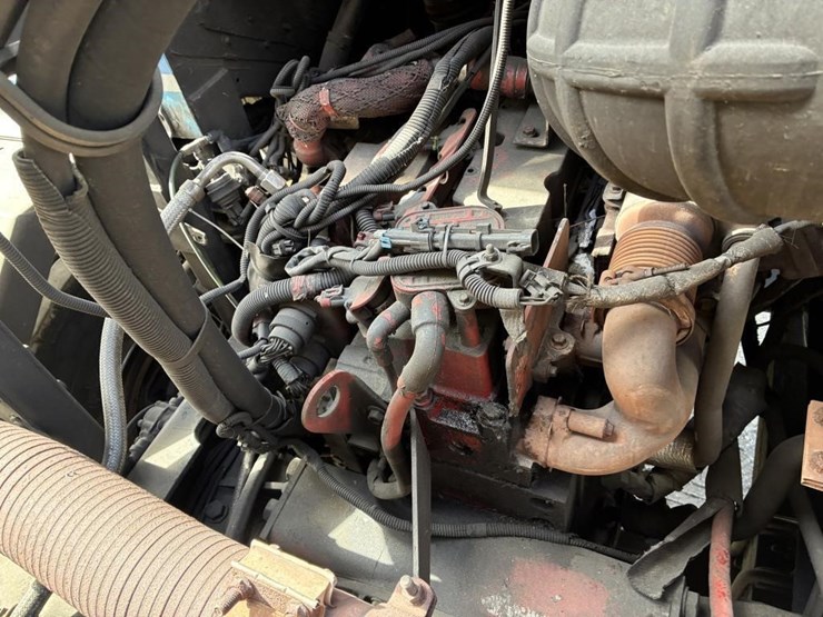 2014-peterbilt-320-image-9