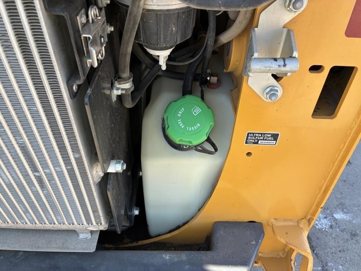 2023-deere-317g-image-11