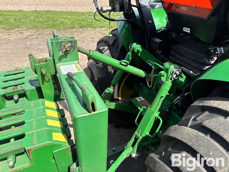 2015-john-deere-3046r-image-15