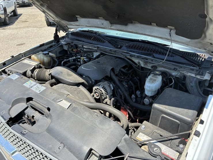2003-chevrolet-silverado-2500-image-8