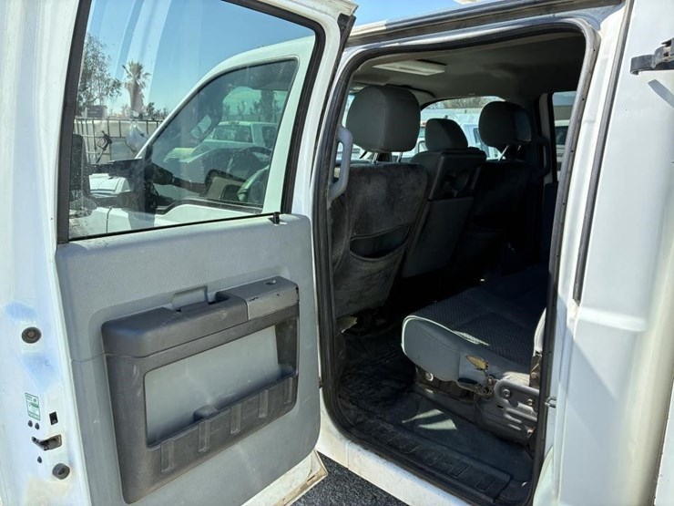 2012-ford-f550-image-13