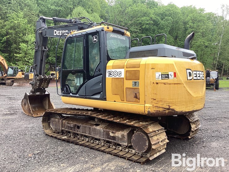 2016-deere-130g-image-7