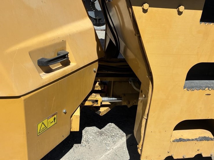 2009-caterpillar-cb-434d-image-9