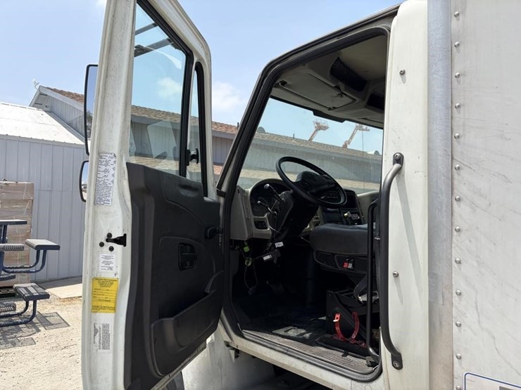 2014-international-durastar-4400-image-11