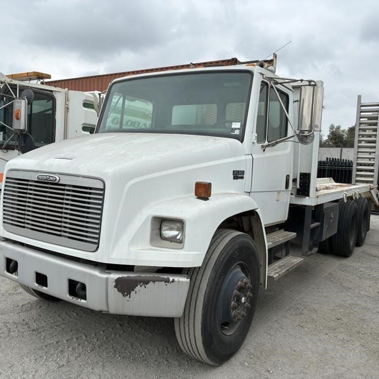 2002 FREIGHTLINER FL80