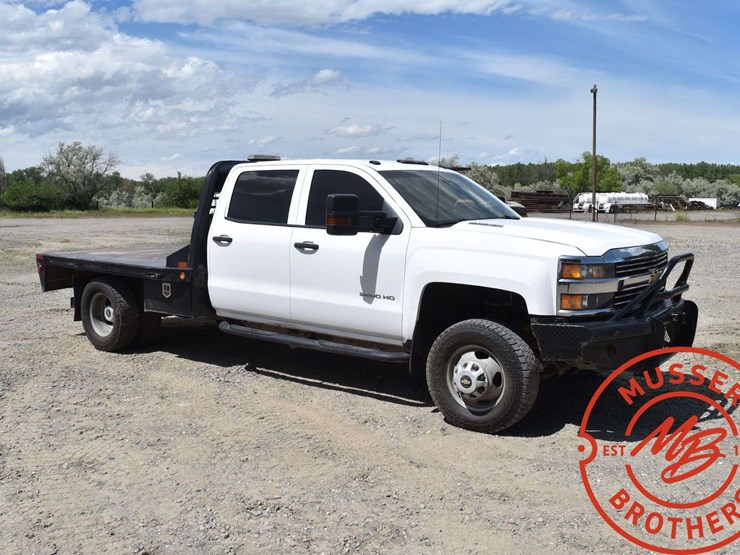 2015-chevrolet-3500-image-11