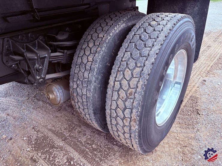 1994-international-8100-image-9