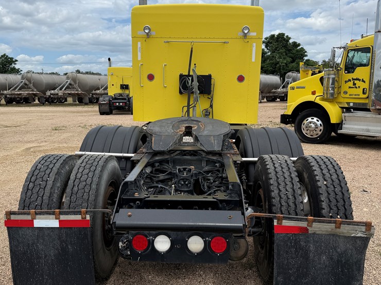 2015-kenworth-t800-image-6
