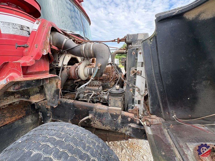 1981-mack-dm685s-image-27